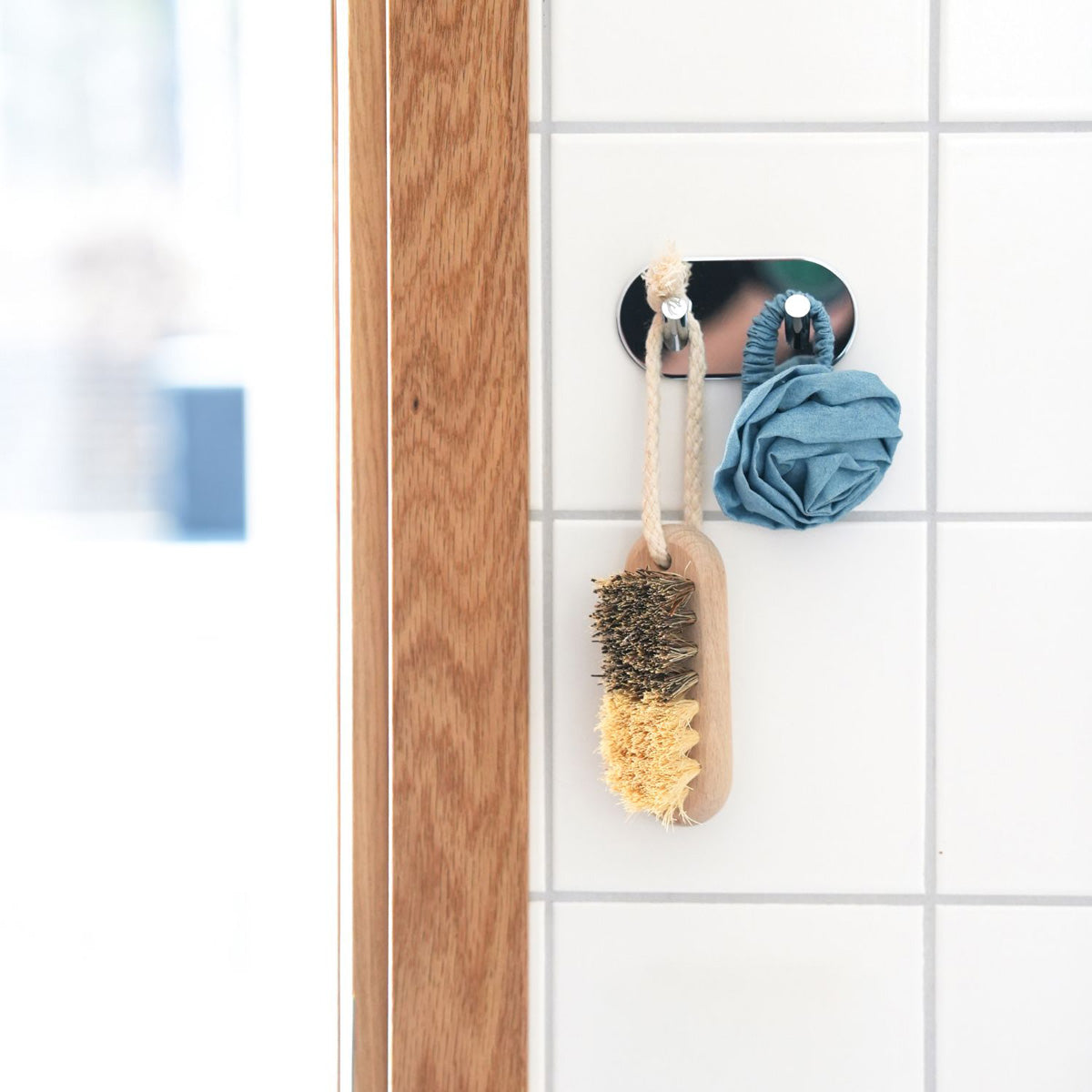 Dobbel krok Smedbo Selvklebende Rund Krom Polert