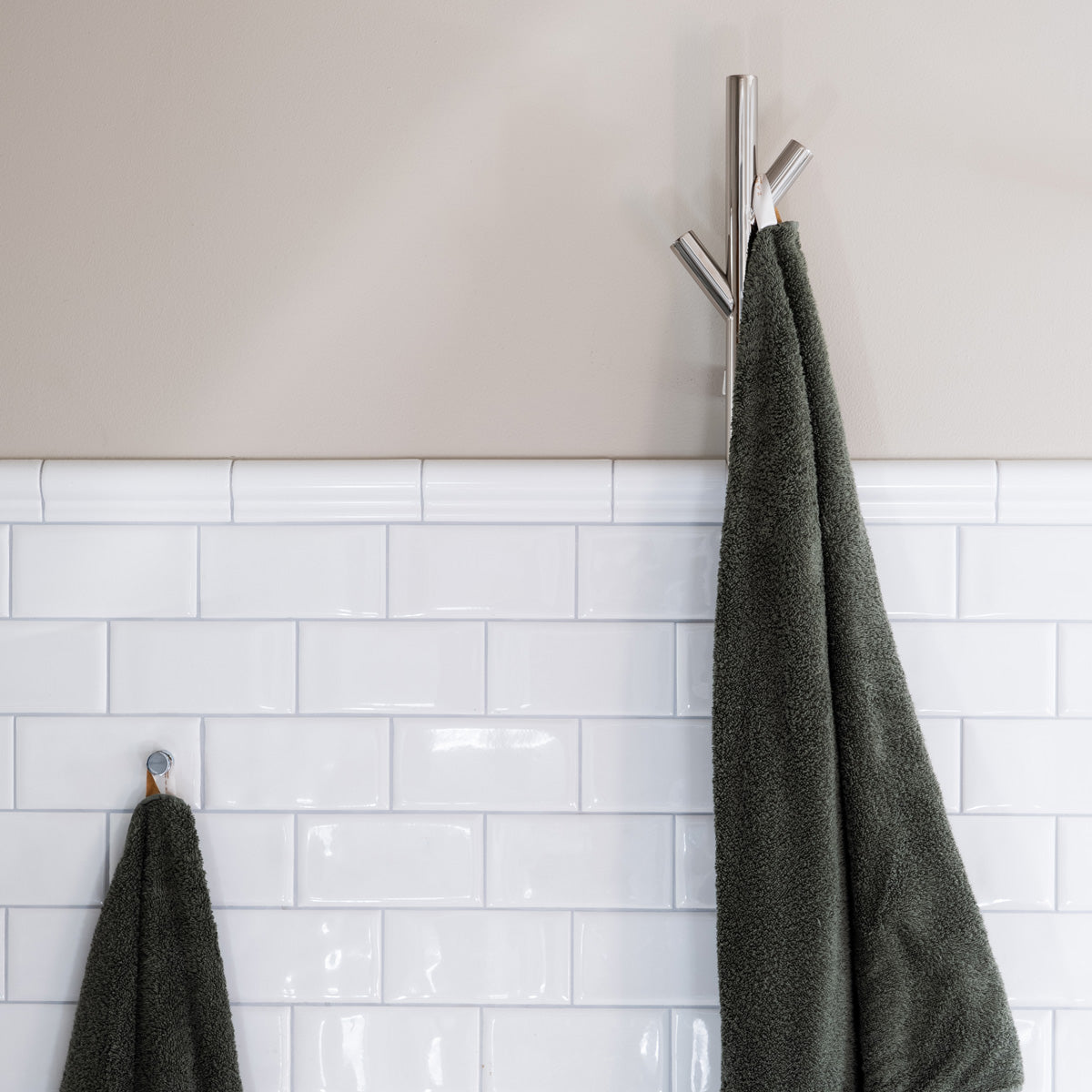 Hängare Vertikal Smedbo Outline Rostfri Polerad