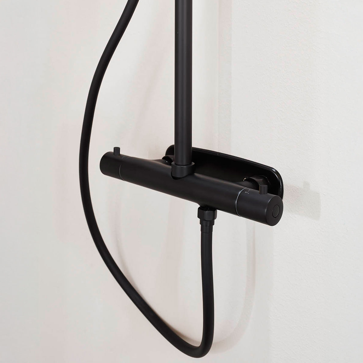 Takdusj Noro Studio 160cc Svart med Ø200 dusjhode