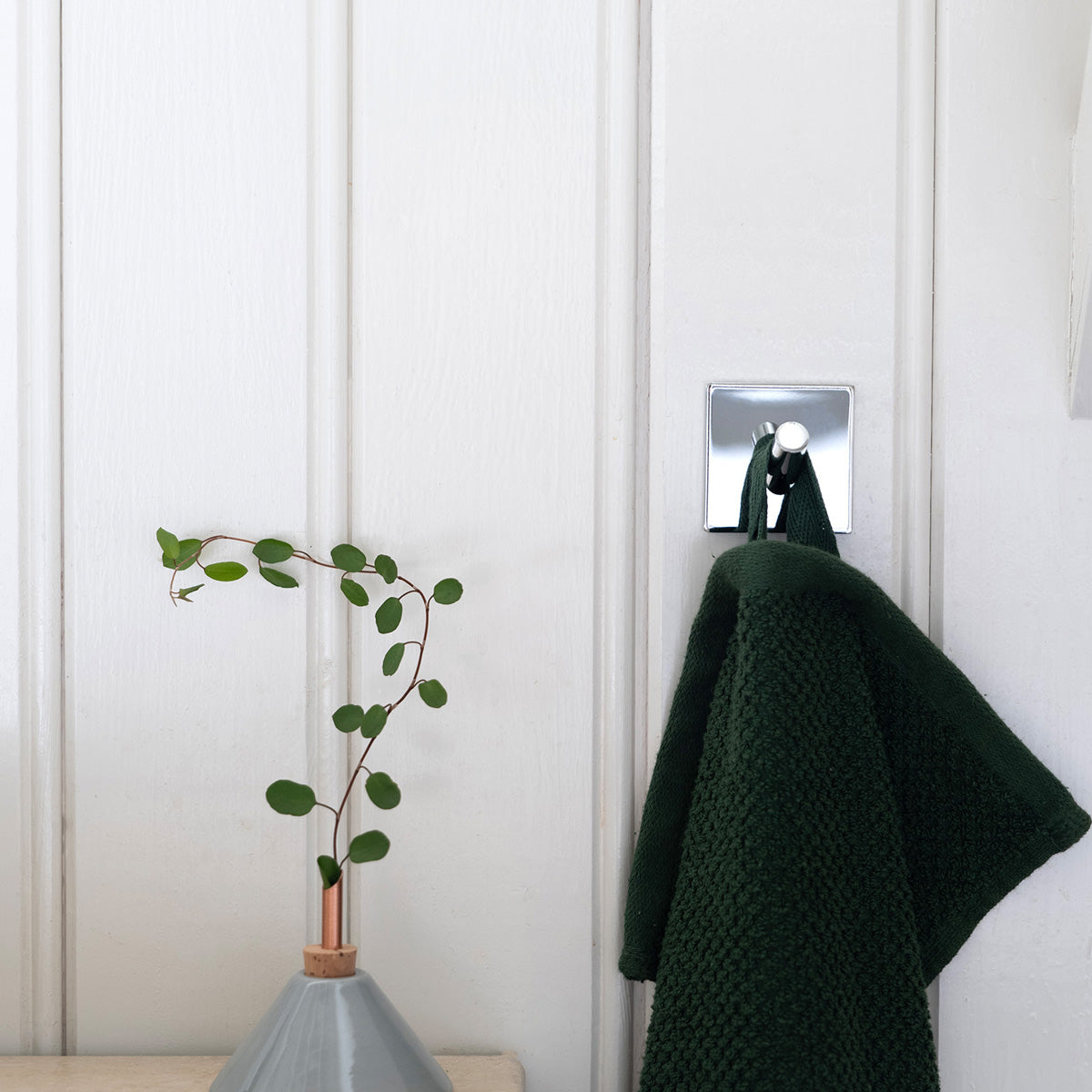 Enkelkrok Smedbo Självhäftande Kantig Krom Blank