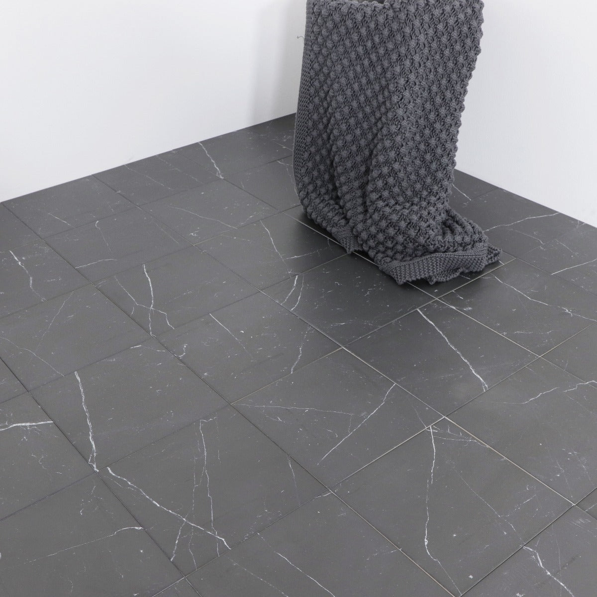 Gulvflis Marquina Marmor 22,5x22,5